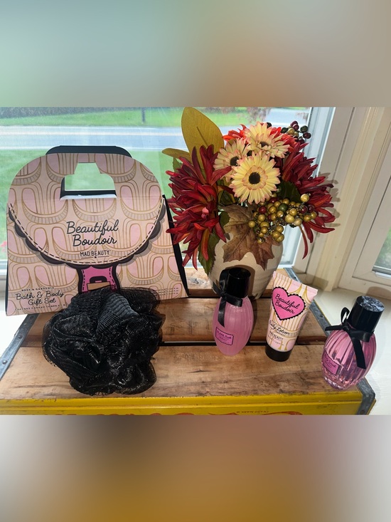 Mad Beauty Other - Beautiful Boudoir Mad Beauty Rose & Gardenia Bath & Body Gift Set ~ New
